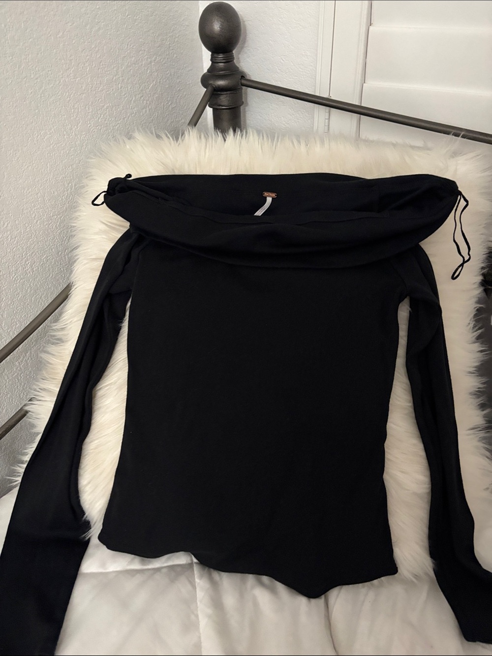 Free people Women’s Black Off-Shoulder Long Sleeve Top